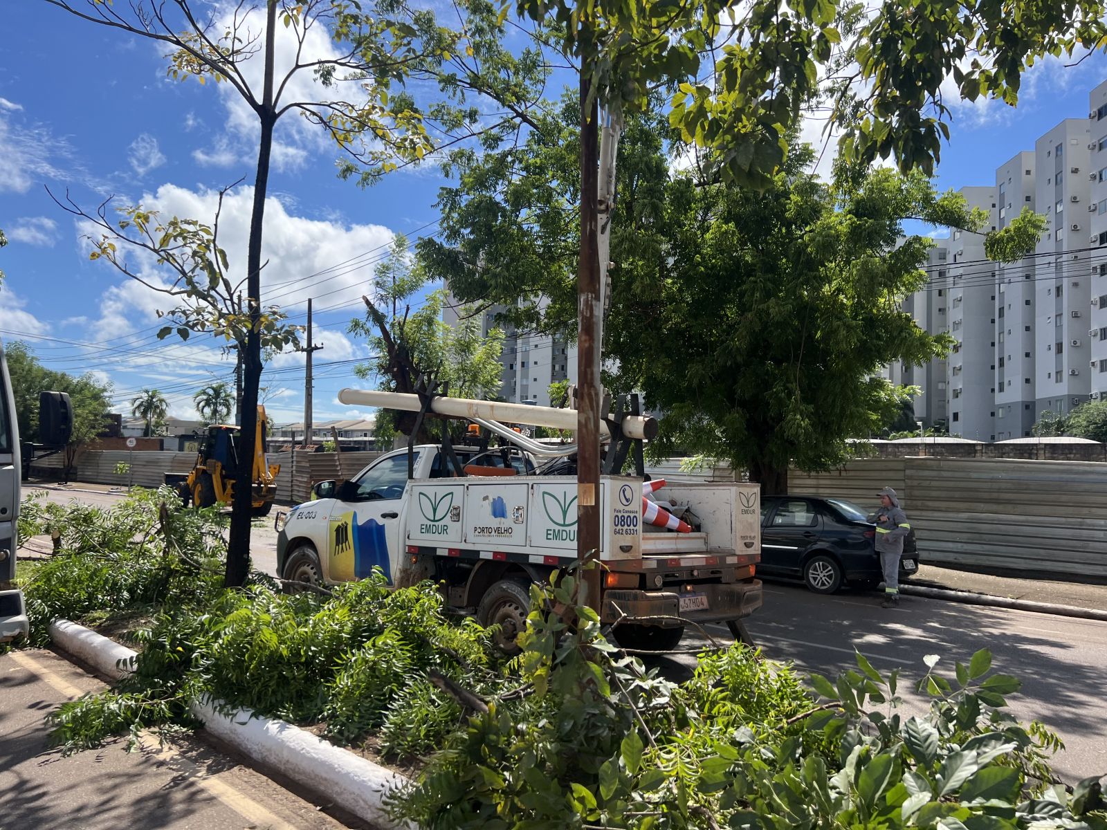Além de garantir mais segurança e visibilidade para a população, o serviço também facilita a manutenção urbana